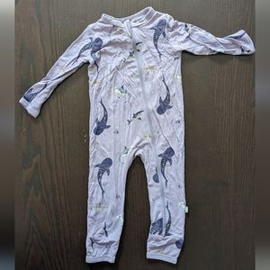 Kyte Baby Zippered Romper Pajama (6-12 mo) in Taro Shark